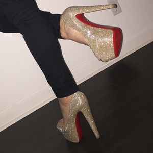 Like new with original box and dust bags